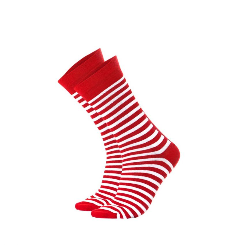 جوارب بتصميم مخطط احمر